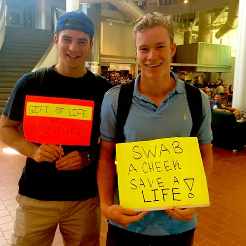 Students holding Gift of Life signs